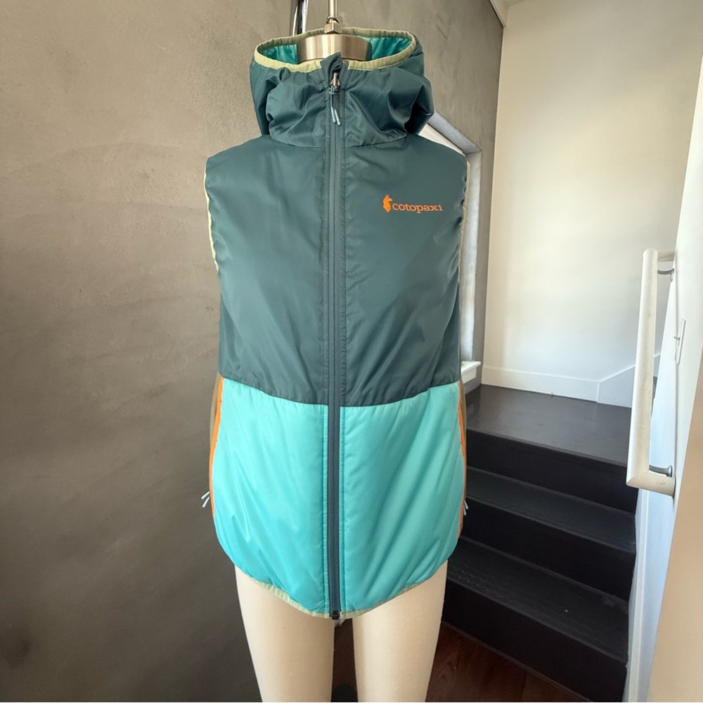 Cotopaxi Women's Green and Blue Hooded Vest -Reversible - Picture 3 of 9